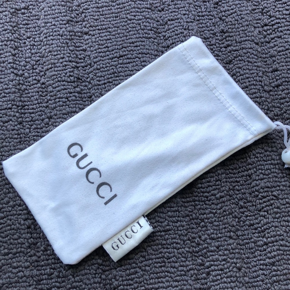 Gucci microfiber sunglasses bag 🕶